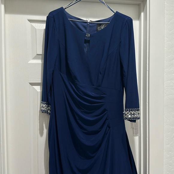 COPY - Evening dress for mother - Picture 1 of 3
